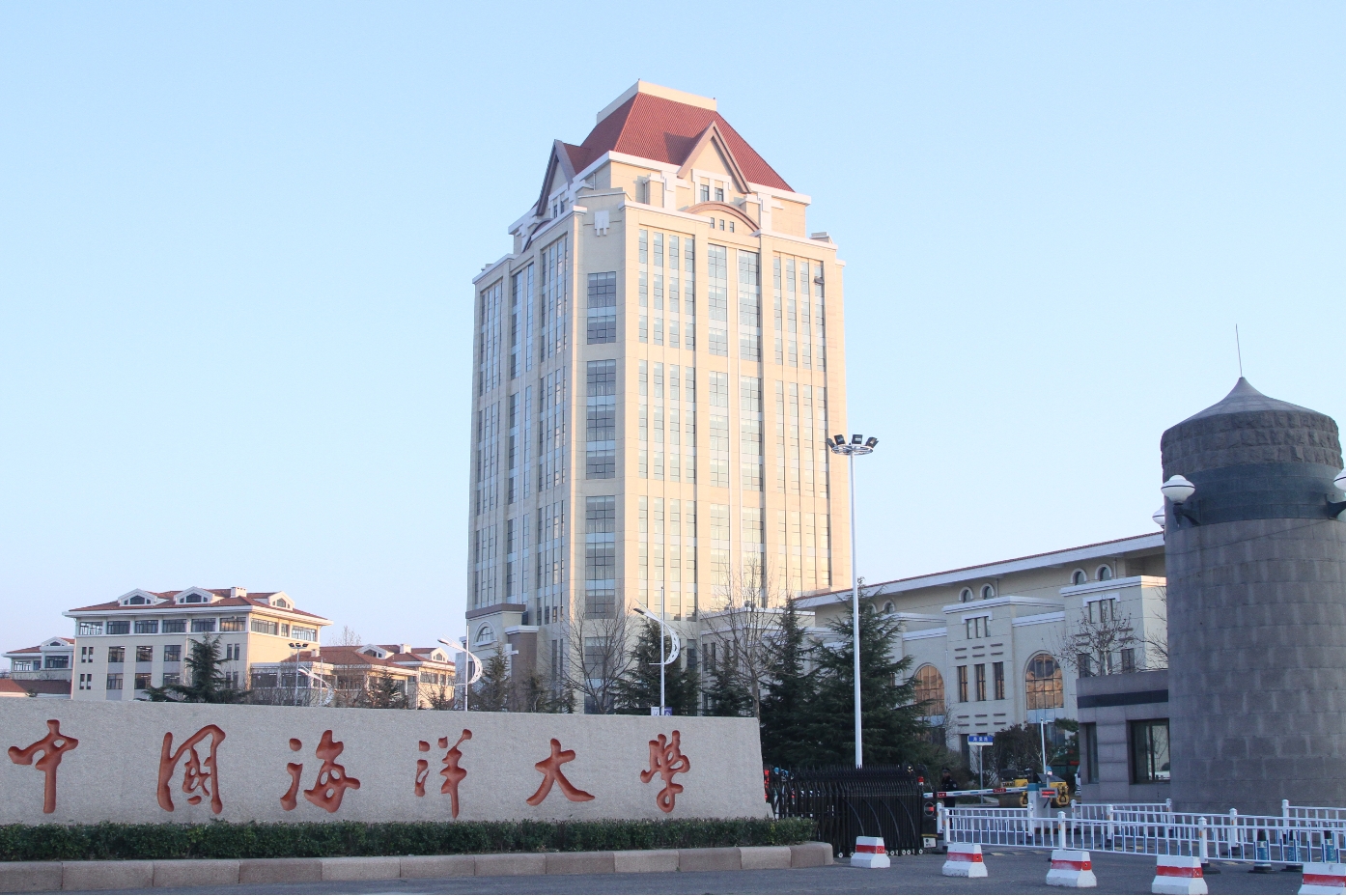 中國海洋大學(xué)嶗山校區(qū)海洋科技中心樓工程（國家優(yōu)質(zhì)工程銀質(zhì)獎(jiǎng)）