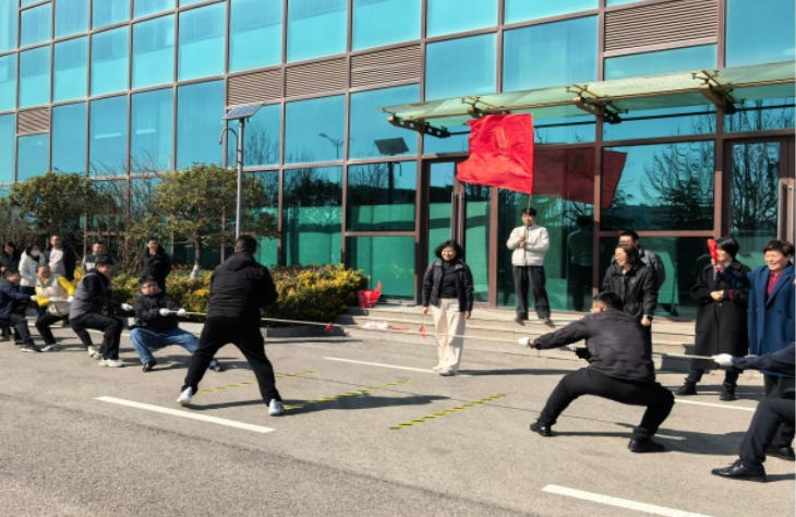 活力綻風采   凝心向未來——集團機關舉辦慶“三八”國際勞動婦女節(jié)拔河比賽活動